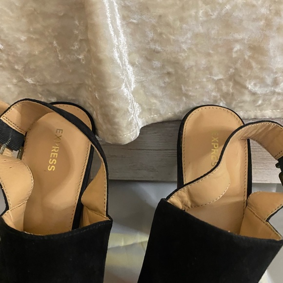 Express Platform Pumps - Black w/ Strap - Size: 9 - COMFORTABLE ⚡️⚡️ - Picture 9 of 9